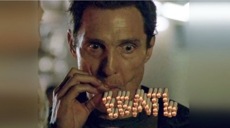 Мэттью Макконахи с сигаретой