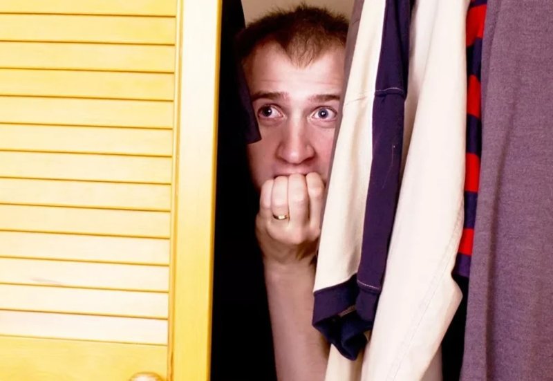 Человек шкаф