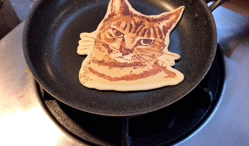 Кот с блинами