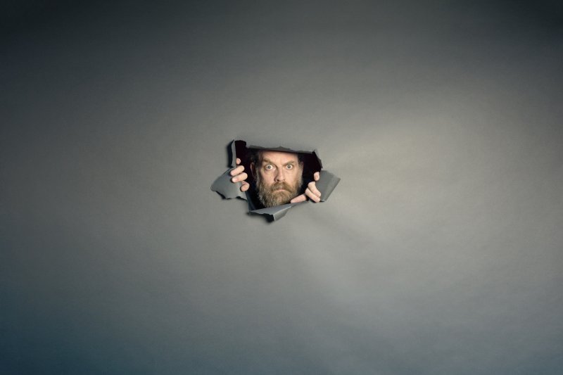 Пробитая стена