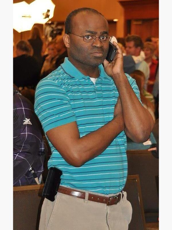 Негр с телефоном