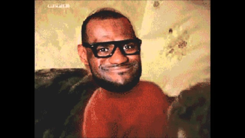 Негр в желтых очках