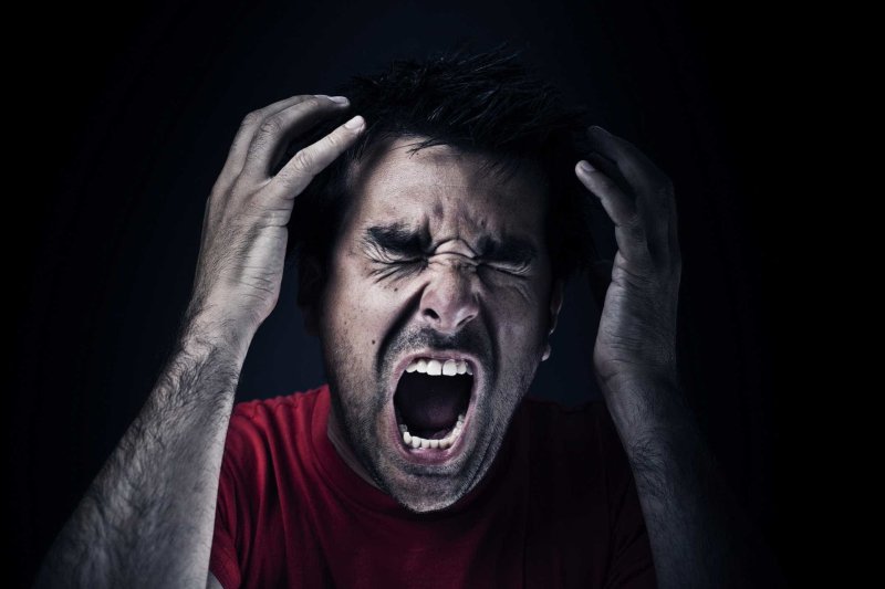 Орущий человек