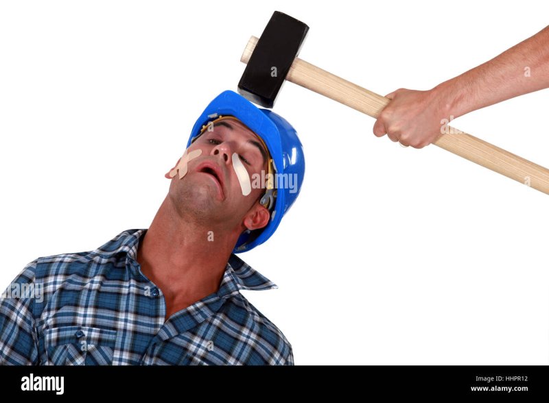 Человек с молотком