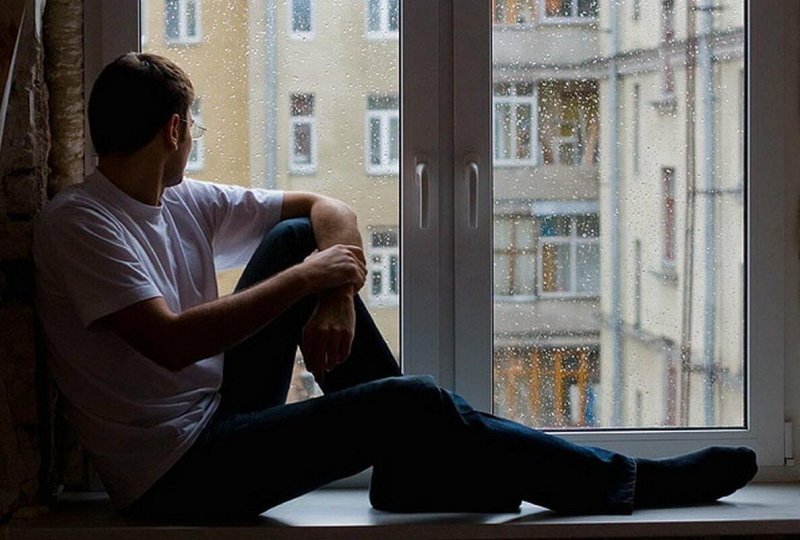 Человек на подоконнике