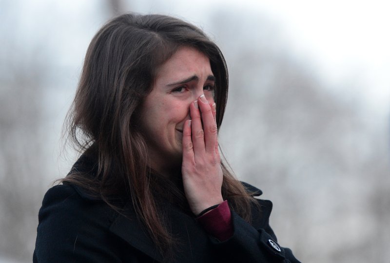 Мем девушка плачет от счастья