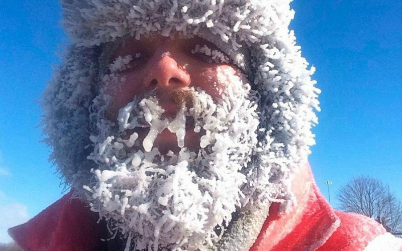 Мужик в сосульках