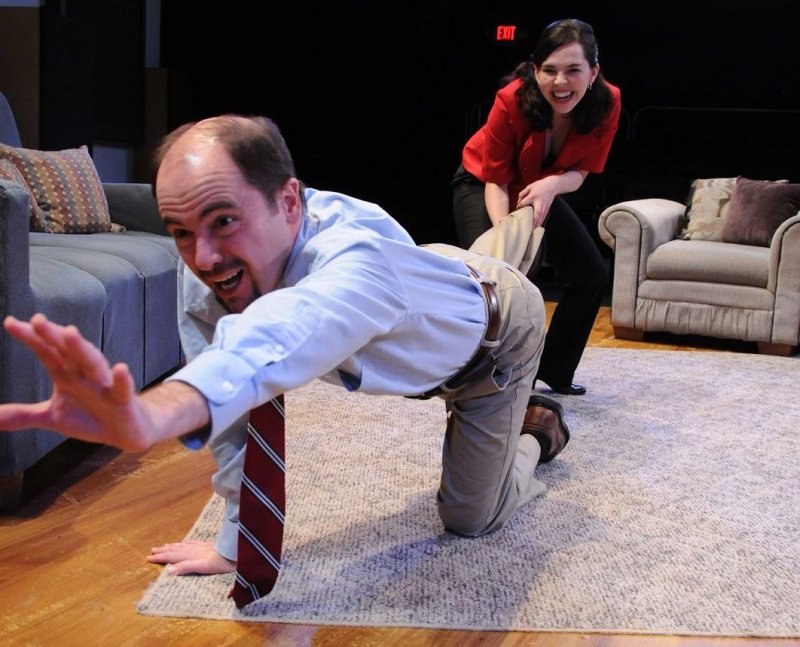 Мужчина боится женщину