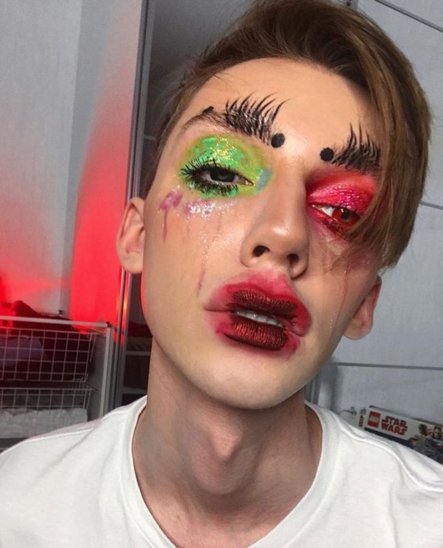 Фрик блоггер Андрей Петров