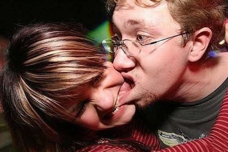 Поцелуй смешные картинки