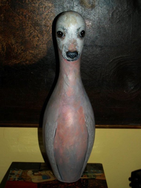 Собака с кеглей