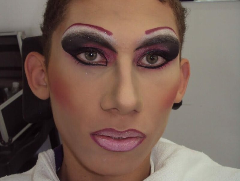 Мужик с макияжем