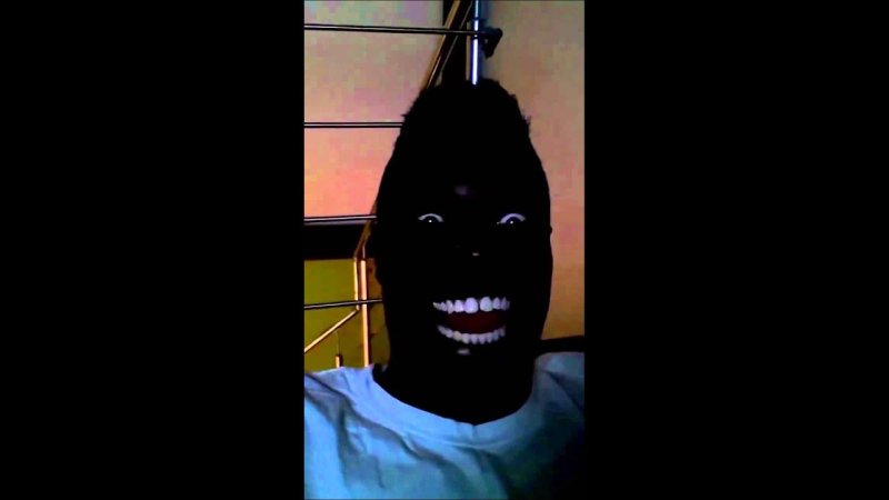 Улыбка негра в темноте