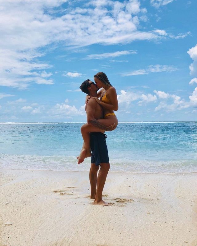 Пара на пляже