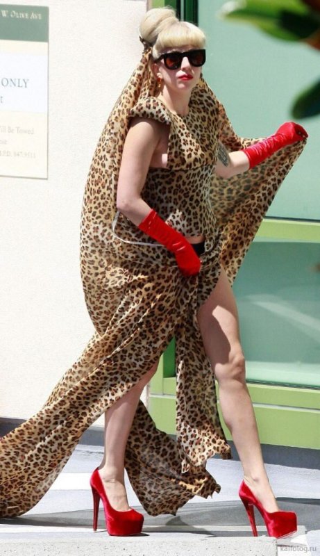 Леди Гага в леопардовом платье