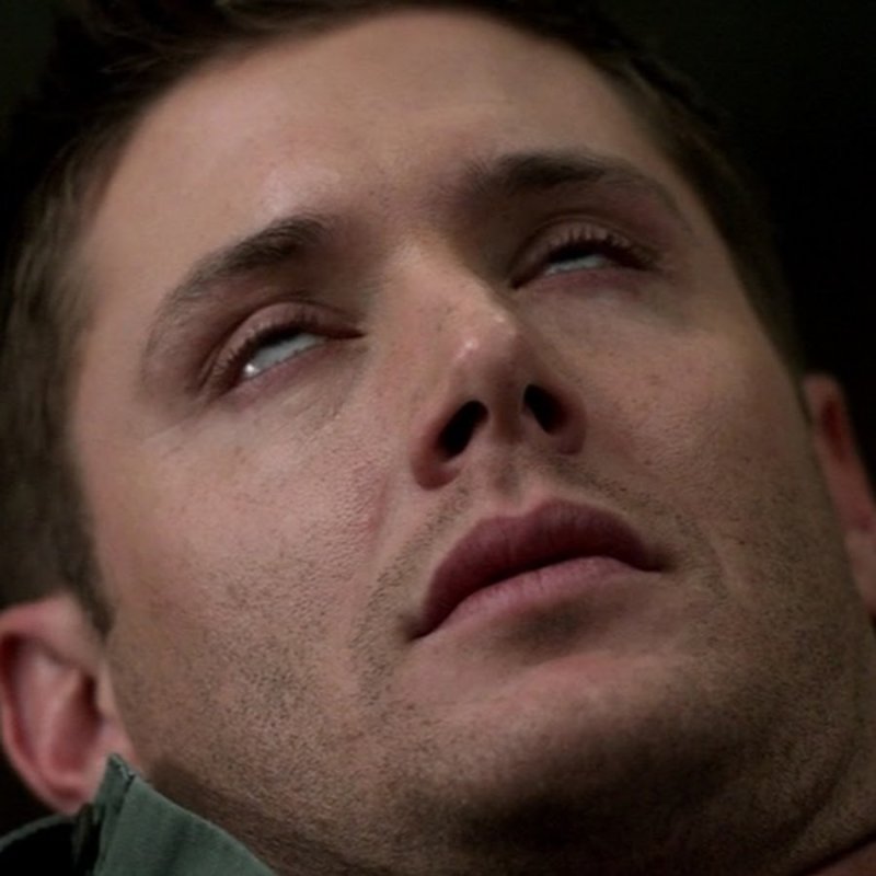 Человек с закатившимися глазами