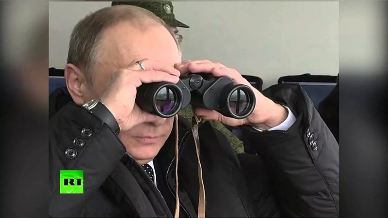 С мужиком и биноклем