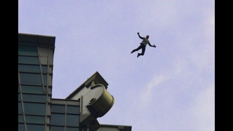 Прыжок с третьего этажа