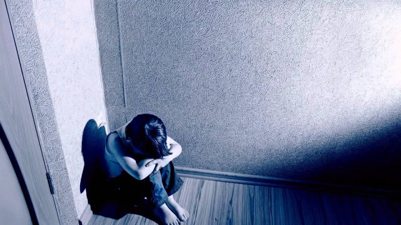 Девушка в углу