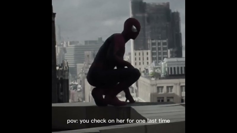 Человек паук на здании