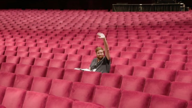 Зритель в пустом зале