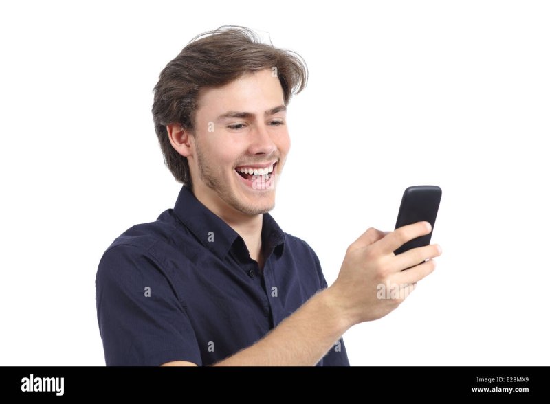 Улыбающийся человек с телефоном