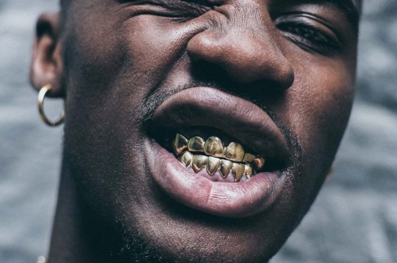 Фифти сент золотые зубы