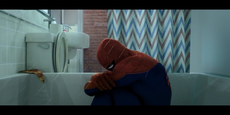 Человек паук плачет в душе