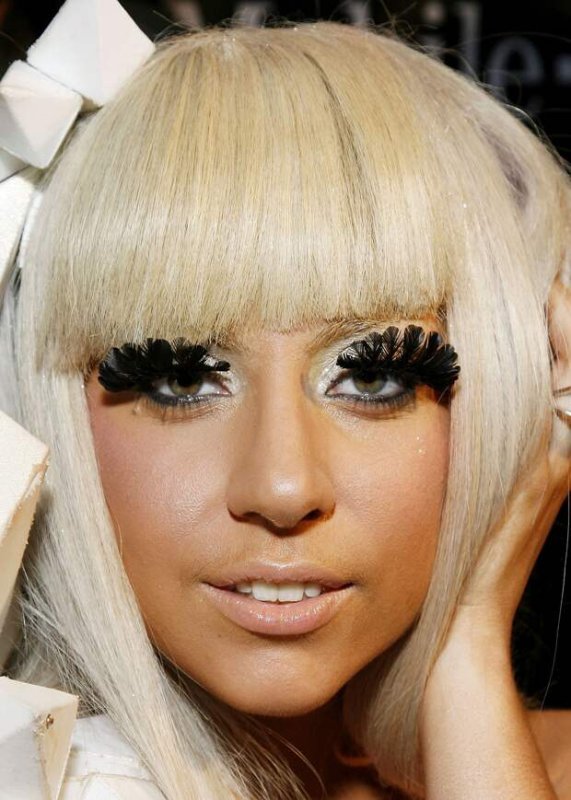 Леди Гага с прямой челкой