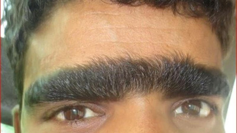 Длинные брови