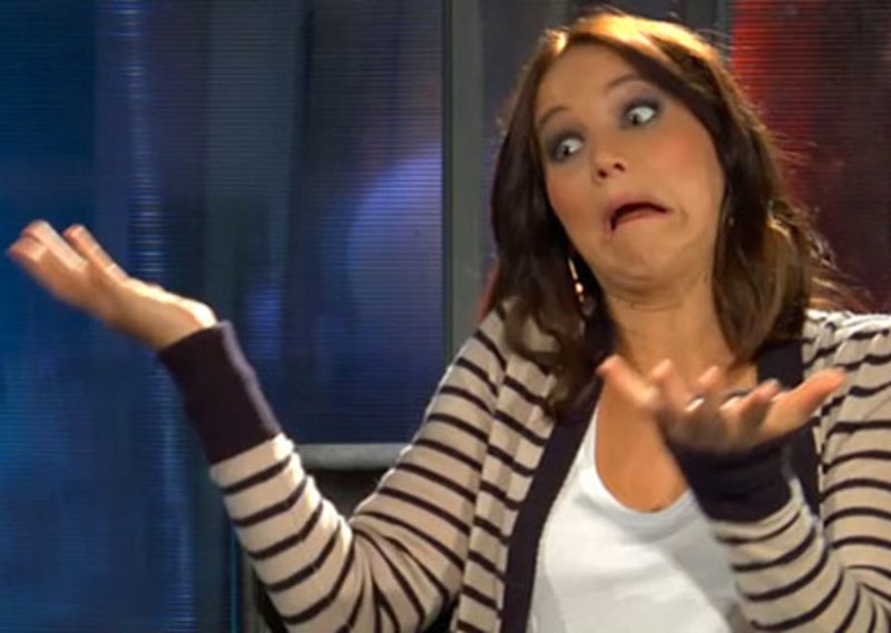 Девушка разводит руками