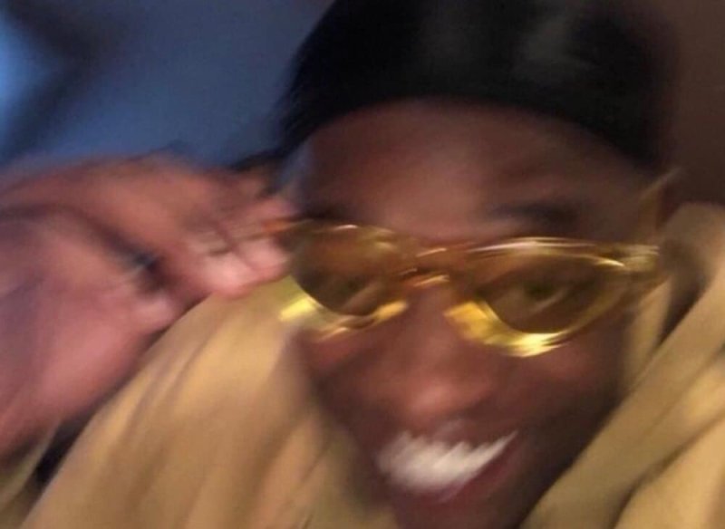 Нигер в очках