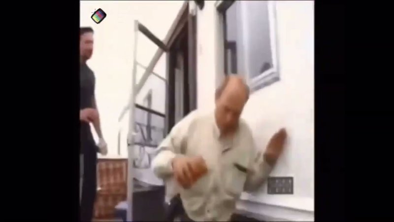 Мужик падает