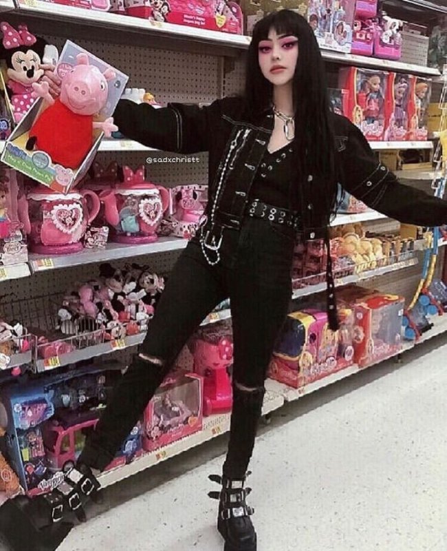 Розовый с черным в одежде