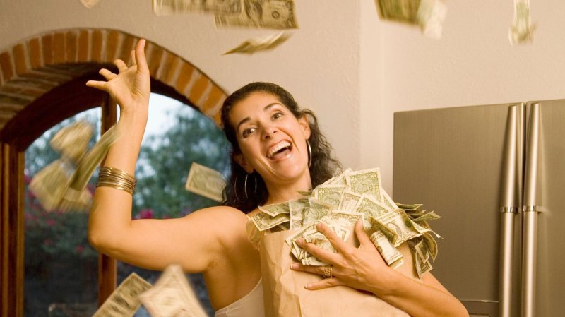 Тратить деньги