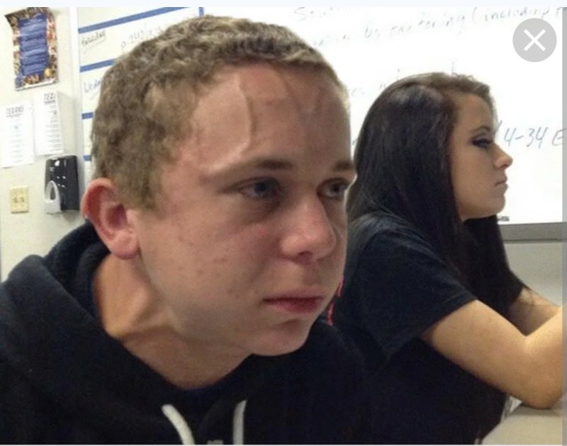 Мем пацан держит пацана с кровью