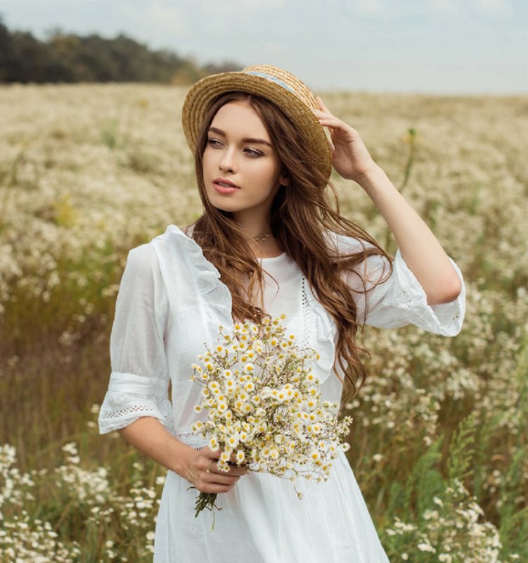 Девушка с ромашками