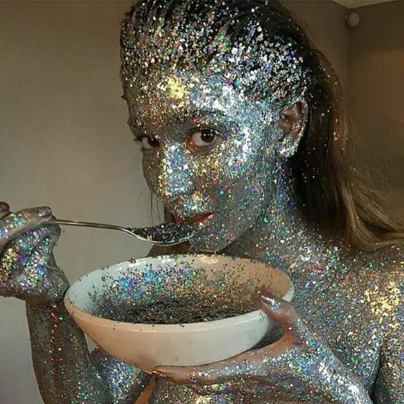 Лицо в блестках