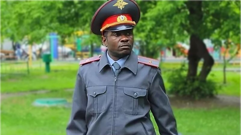 Чернокожий полицейский