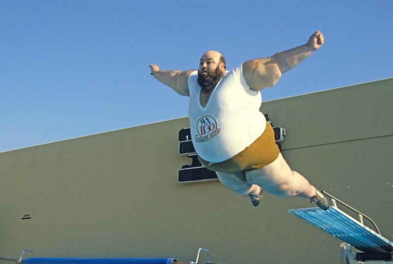 Толстяк прыгает