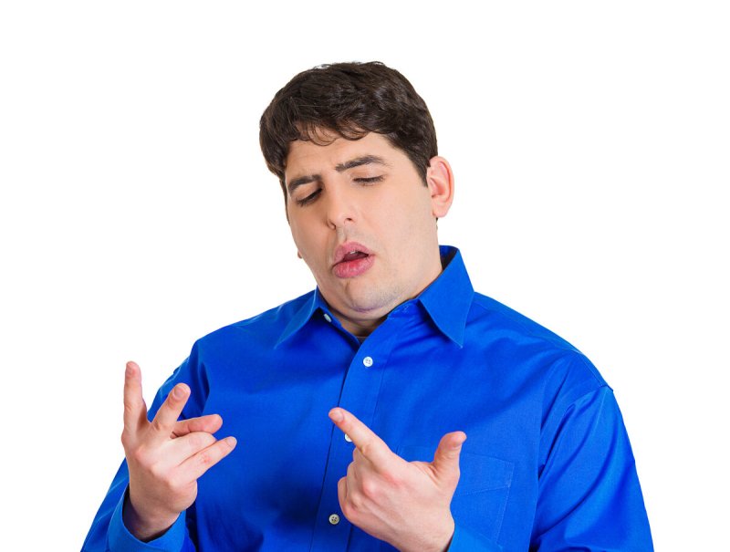 Парень считает на пальцах Мем