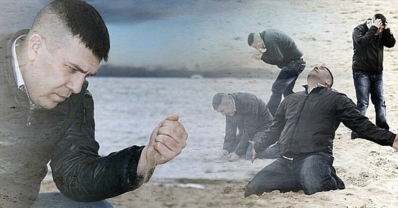 Мужик на пляже Мем