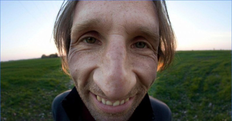 Человек с большими ноздрями