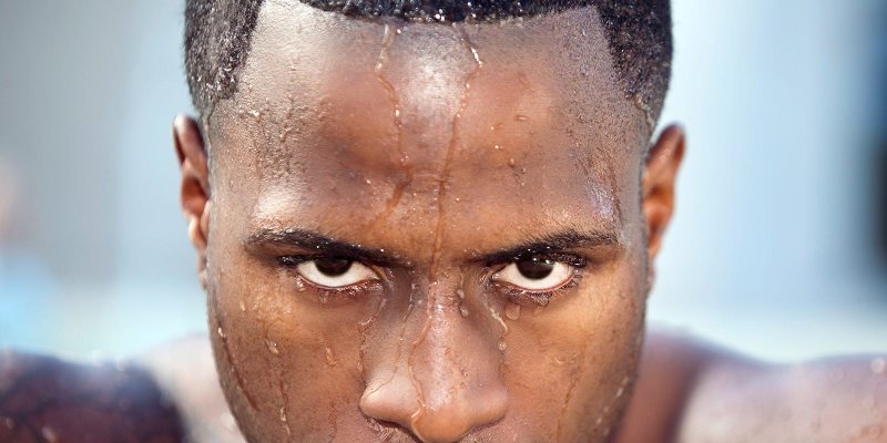 Потный негр