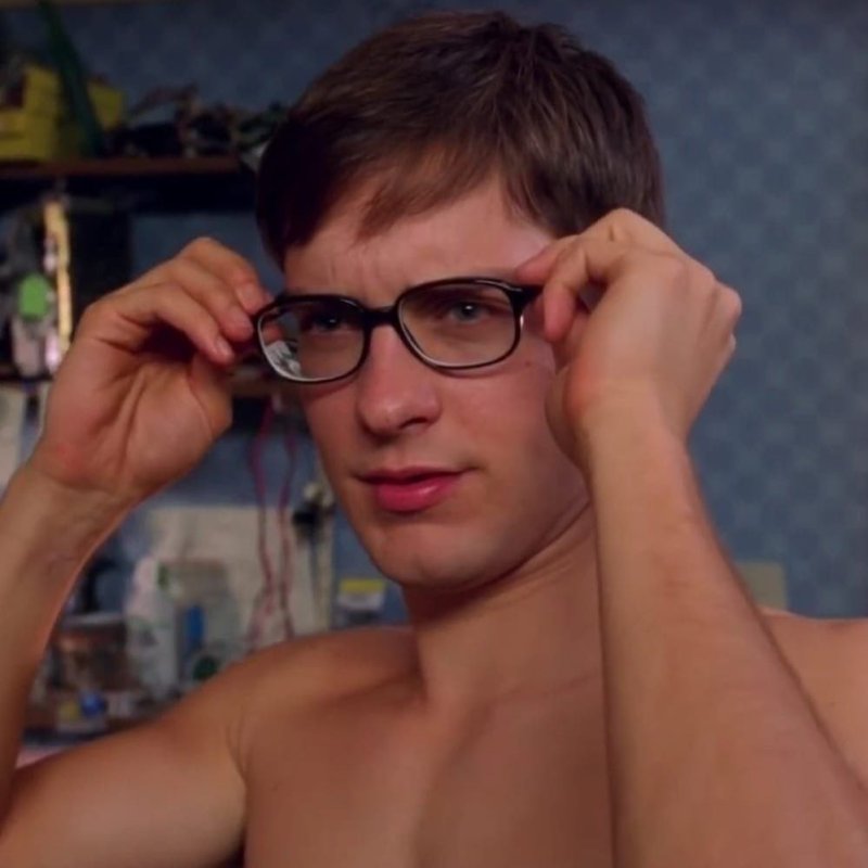 Тоби Магуайр очки