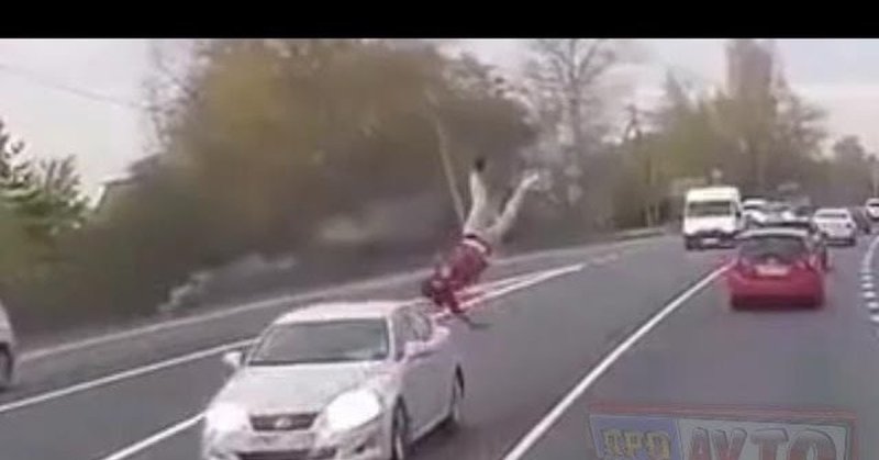 Машина задавила на смерть