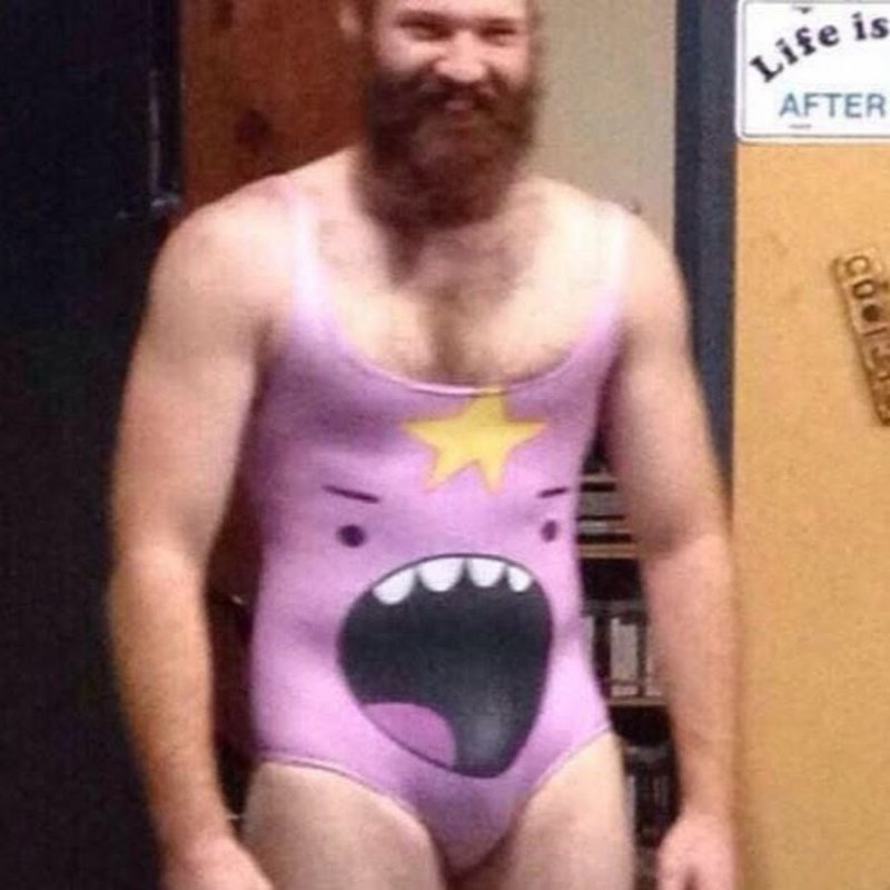 С трусами и парнем