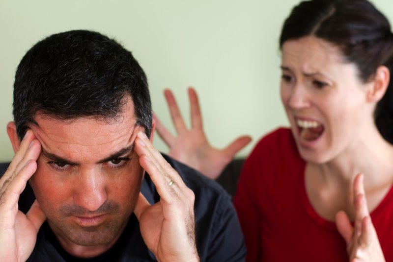 Муж кричит