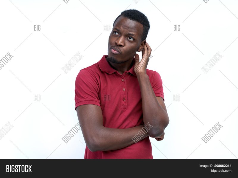 Негр чешет затылок