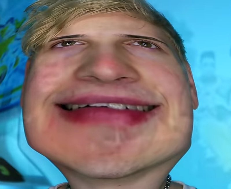 Увеличенное лицо